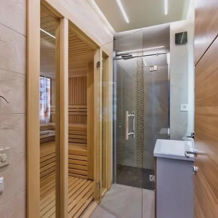 Grujic - Dunav 아파트 *